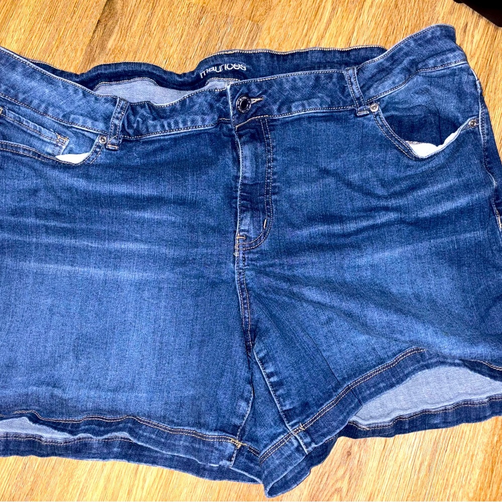 Maurice’s Shorts Size 24